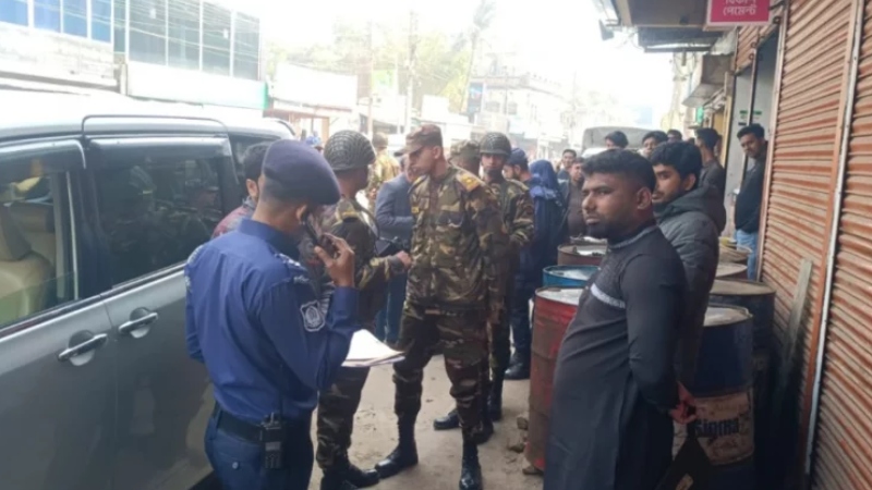 জামায়াত আমিরের গাড়ি থেকে অস্ত্র উদ্ধার, আটক ৩